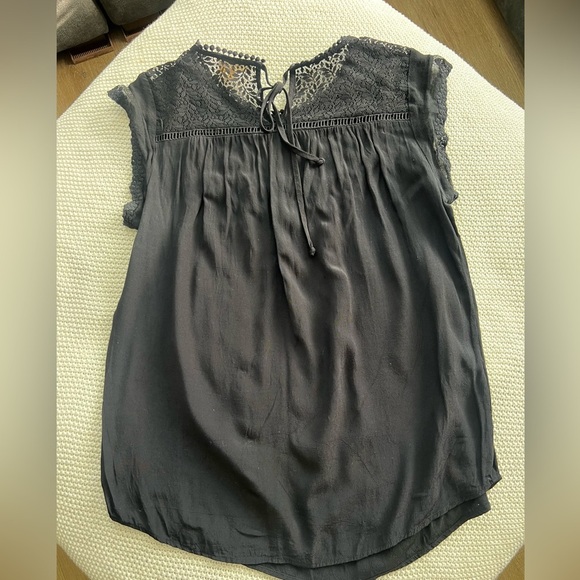 Meadow Rue Black Relaxed Ruffled Blouse - Picture 7 of 10